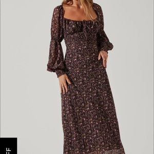NWTS - ASTR Dominique Floral Long Sleeve Midi